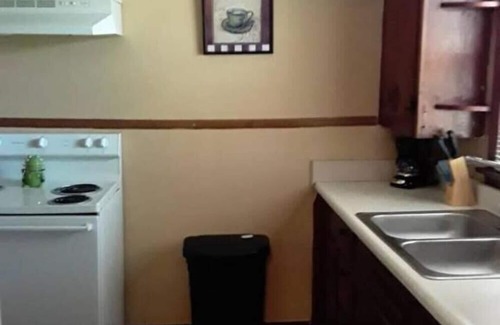 Knoxville Apartment | Lansing attic Summary