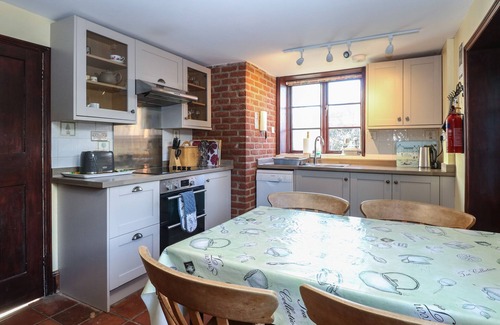Happisburgh Cottage | LANTHORN COTTAGE, pet friendly in Happisburgh, East Anglia