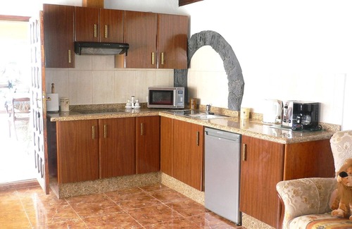 Teguise Villa | Lanzarote Rural Villa. Heated Pool, Free WiFi, TV package. Enclosed Gardens.