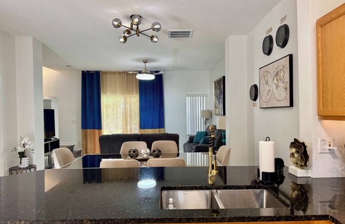 Lake Berkley House | LAOxury 3bd townhome pool front in brilliant Kissimmee