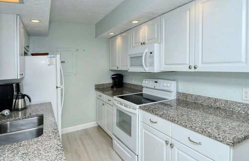 Longboat Key Condo | LaPlaya 201C-Breathtaking Gulf panorama from this corner end unit.