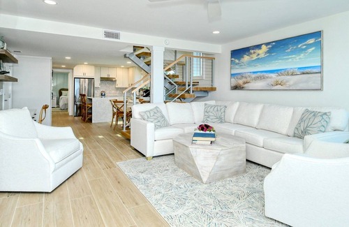 Longboat Key Condo | LaPlaya 206C-Gorgeous vistas of the Gulf from this light and bright end unit with private access to the beach.