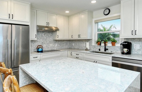 Longboat Key Condo | LaPlaya 206C-Gorgeous vistas of the Gulf from this light and bright end unit with private access to the beach.