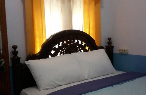 Larantuka Bed & Breakfast | Larantuka Beach Apartments