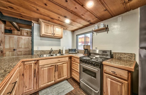 South Lake Tahoe House | Larch Chalet- 1BR, 1BA 2 Min to Heavenly, Hot Tub
