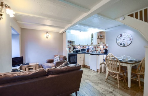 Dunstan House | Larch Cottage - Two Bedroom House, Sleeps 3
