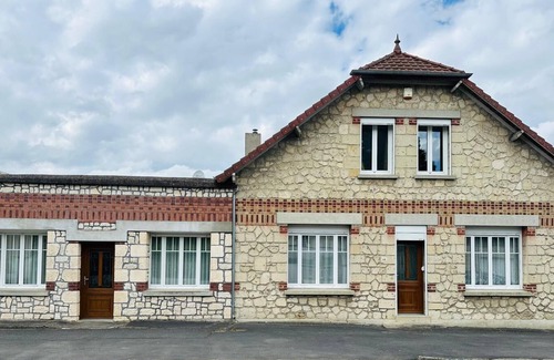 Coucy-le-Chateau-Auffrique House | Large house in the countryside, ideal for family or business stays!