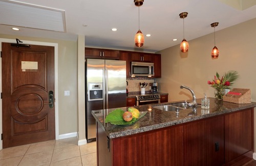 Honokowai Condo | Large 1 Bdrm plus Den- Cold AC-Resort Pools-Most Desired-Ocean views-Sleeps 6