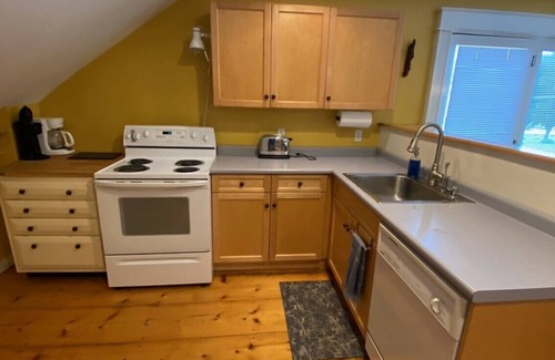 Jeffersonville Apartment | Large 1 bedroom Apartment on Main Street in Jeffersonville.