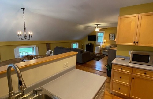 Jeffersonville Apartment | Large 1 bedroom Apartment on Main Street in Jeffersonville.