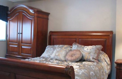 Mount Saint Joseph Apartment | Large 1 Bedroom Apt - Full Kitchen - Sleeps 4