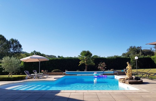Saint-Amand-de-Belves Apartment | Large 1 bedroom ground floor apartment with own entrance. 3km from Belves.