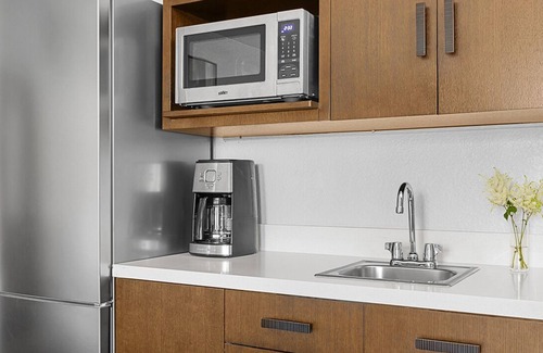 Palm Desert Hotel | Large 1 bedroom hotel room with WiFi, fitness room in Marriott Palm Desert