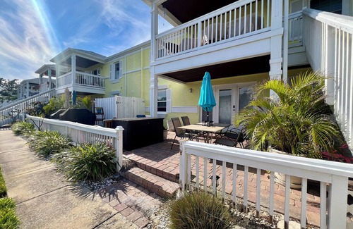 Coquina Key Condo | Large 1 Bedroom w/Large Patio, Kayaks, Pickleball Courts, and on the Bay
