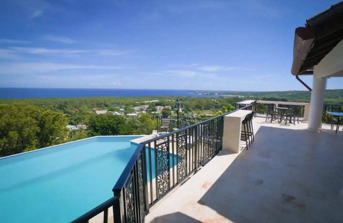 Sosua Villa | Large 10BD party villa, BBQ, ping pong, infinity pool with sea views!