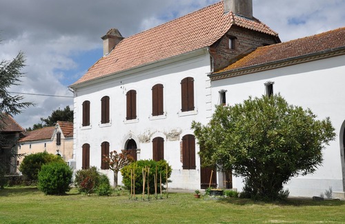 Liac House | Large 1790 typical house, renovated with pool, summer kitchen large garden