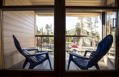Keystone Condo | Large 1BR Condo. Steps away from shuttle, parking & pool. IndependentlynOperated