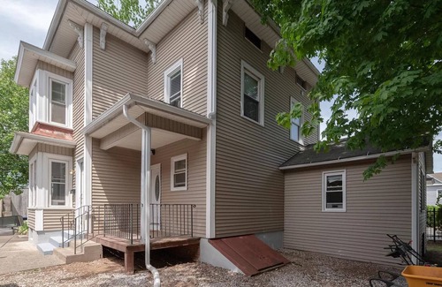 Southington Apartment | Large 1st floor of duplex in town center