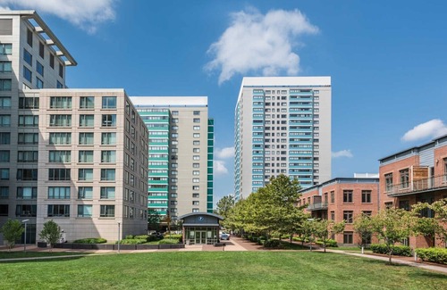 West End Apartment | Large 2 Bed/2 Bath, Modern Building, Across MGH, Centrally Located Parks shops