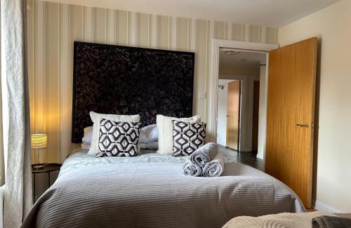 Belfast Central District Apartment | Large 2 bedroom 2 bathroom x6 person city center apartment with free underground parking