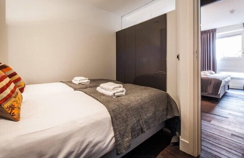 Dapperbuurt Apartment | Large 2-Bedroom Apt close to Oosterpark (4pax)