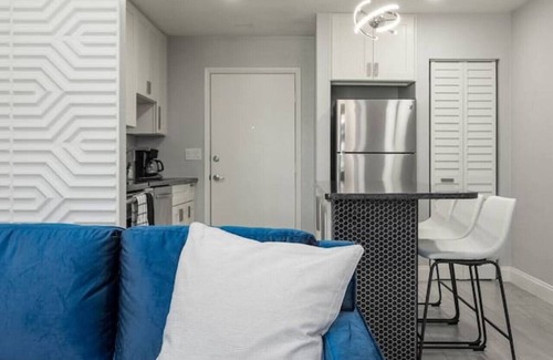 Lawsona - Fern Creek House | Large 2 bedroom with King bed and Patio!