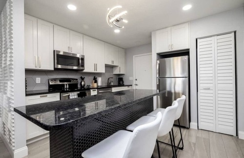 Lawsona - Fern Creek House | Large 2 bedroom with King bed and Patio!