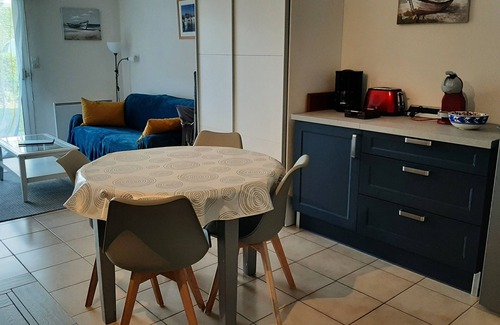 Sarzeau Apartment | Large 2-room apartment with small garden, private parking, shops on foot, 1 km from the gulf