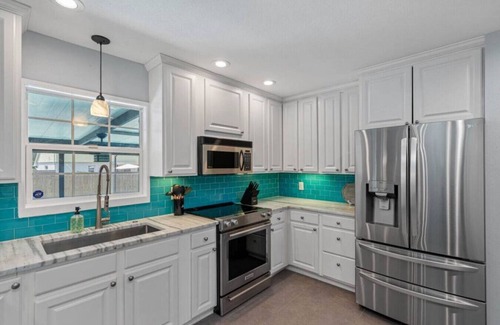 Largo House | Large 2 story home with pool mins from the beach