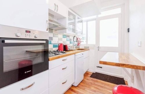Oval Apartment | Large 2bed/1.5bath with garden in Oval/Vauxhall