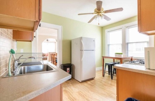 Weequahic Apartment | Large 3 BDR 10 mins to EWR Airport Bus to NYC
