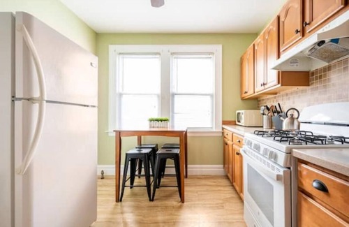 Weequahic Apartment | Large 3 BDR 10 mins to EWR Airport Bus to NYC