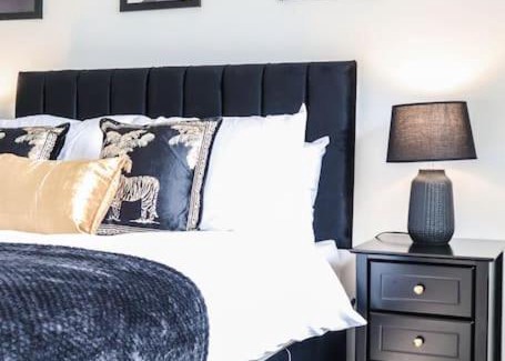 Royal Tunbridge Wells House | Large 3 Bed - Free Parking - Long Stay Discount