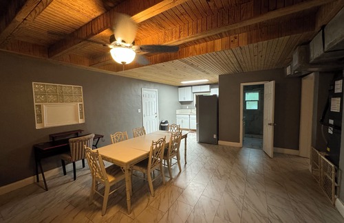 Fort Walton Beach House | Large 3 bedroom house in central fort Walton close to beach bases and shops