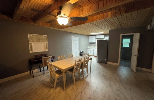 Fort Walton Beach House | Large 3 bedroom house in central fort Walton close to beach bases and shops