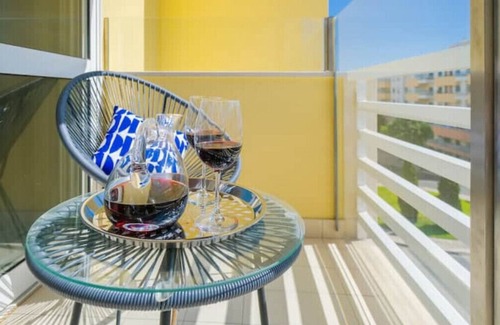 Parede Apartment | Large 3 Bedroom Apartment in Cascais, minutes from Beachn