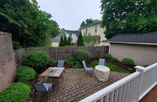 Auburn House | Large 3 bedroom, downtown, central air, pet friendly