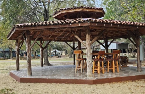 Elmo House | Large 3 bedroom Estate | Pool