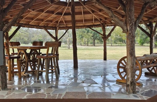 Elmo House | Large 3 bedroom Estate | Pool