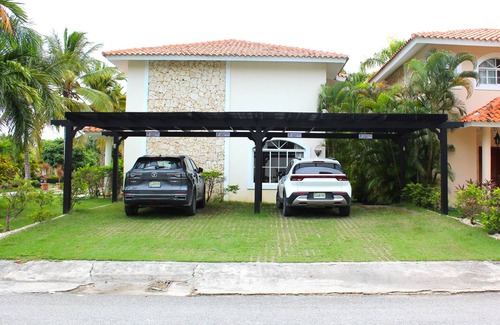 Bavaro Villa | Large 3-bedroom Villa in Cocotal Golf & Country Club Punta Cana, 5 min to beach
