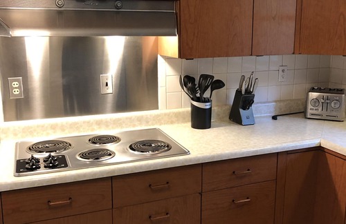 Mount Airy Apartment | Large 3 BR On Quiet Street. Perfect For Families!