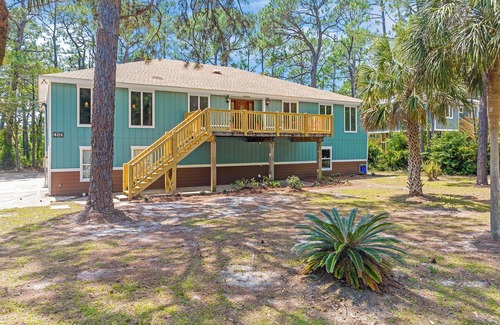 Dauphin Island House | Large 3 Story Home in the pines of the East End