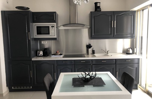 Cannes Old Town Apartment | Large 32m2 studio, sea view balcony, square Mistral, 100m from the sea