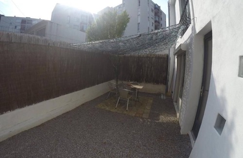 La Chamberte Apartment | Large 38m2 studio + 25m2 courtyard including Netflix