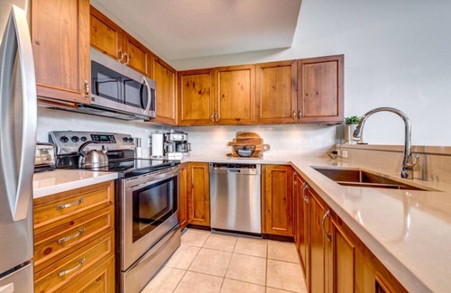 Blackcomb Villa | Large 3BD Townhome/Great Views/Hot Tub