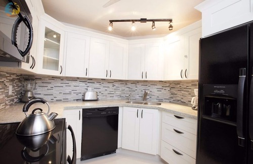 Mid Beach Apartment | Large 3Bed 2.5Bath Bachelorette Beach Apartment - 1419