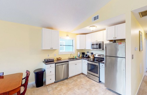 Colington House | Large 3BR Bayview Dog Friendly | Pool | Deck