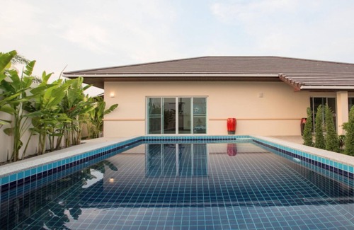 Central Seminyak Villa | Large 3br villa and pool