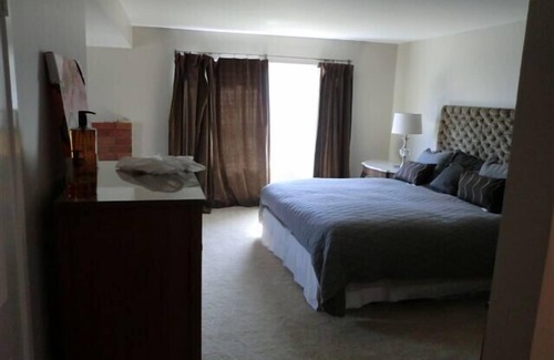 East Side Costa Mesa House | Large 4 BD/3 BA Back Bay Family Living, Beach and Shopping