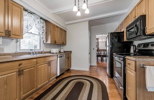 Ocean Park Cottage | Large, 4 Bedroom, oceanview home, directly across the street from the sandy Kinney Shores beach